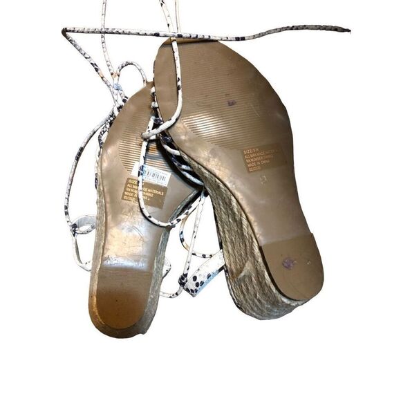 Torrid reptile print wedge esperadille sandals. NWOB. Size 9W - Picture 6 of 6